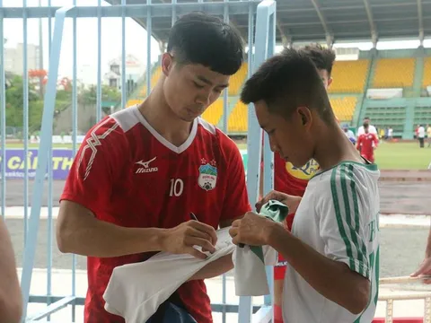 Fan Tây Đô vẫn mãi mãi một tình yêu với Công Phượng và HAGL