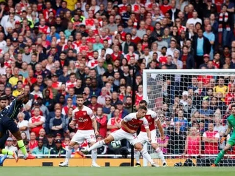Sterling đạt cột mốc ấn tượng với pha lập công vào lưới Arsenal