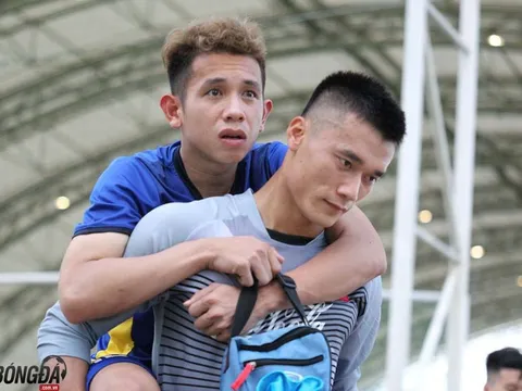 Hồng Duy gặp chấn thương trong buổi tập quan trọng của U23 Việt Nam