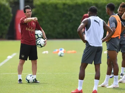 Ozil quyết định cắt giảm ngày nghỉ vì Unai Emery