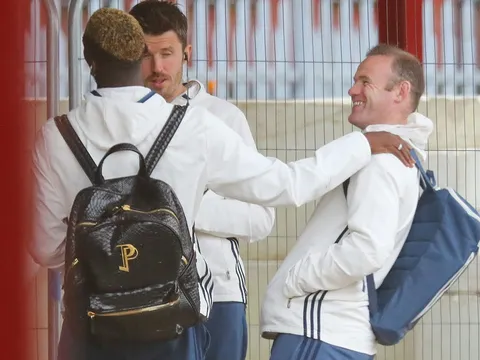 Thầy trò Mourinho hành quân đến London