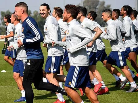 Dễ dàng nhấn chìm Boro, Chelsea đặt tay lên cúp Bạc