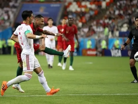 Bổn cũ soạn lại, Quaresma "hạ sát" Iran với siêu phẩm kinh điển