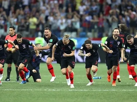 Suýt thành tội đồ, Modric vẫn nhận lời khen từ HLV Zlatko Dalic