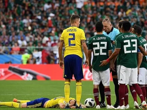 Sao Mexico lập kỷ lục ăn thẻ nhanh nhất lịch sử World Cup
