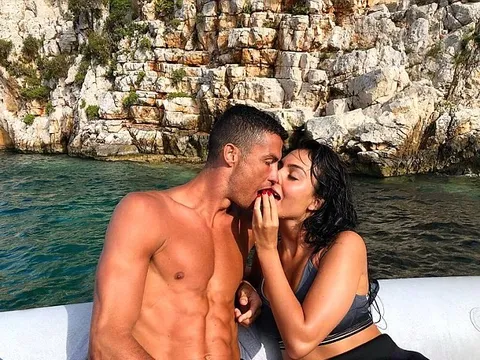Bỏ lại nỗi buồn World Cup, Ronaldo an yên đi nghỉ dưỡng