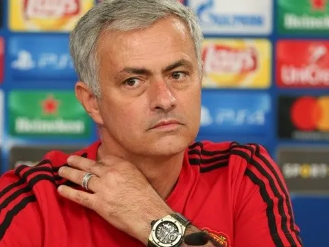 'Mourinho phải kí 5 bản hợp đồng nữa sau Fred và Dalot'