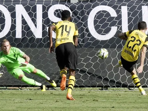 5 điểm nhấn Liverpool 1-3 Dortmund: Karius tự chôn vùi sự nghiệp; Alisson nên học Van Dijk