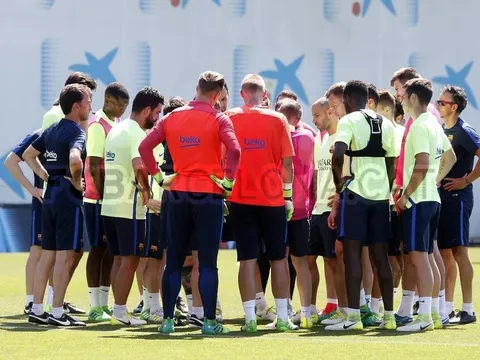 Đây, lý do khiến Alisson không chọn chiếc áo số 1 của Karius