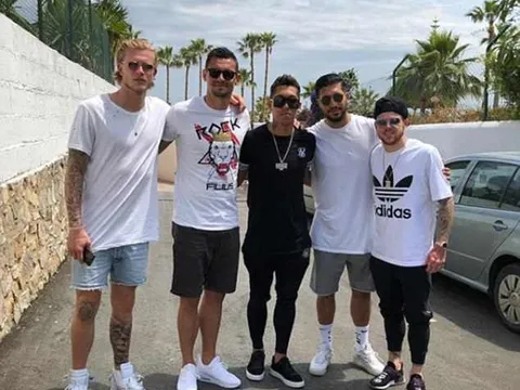 'Đại chiến' đến gần, Liverpool vẫn thoải mái thư giãn ở Tây Ban Nha