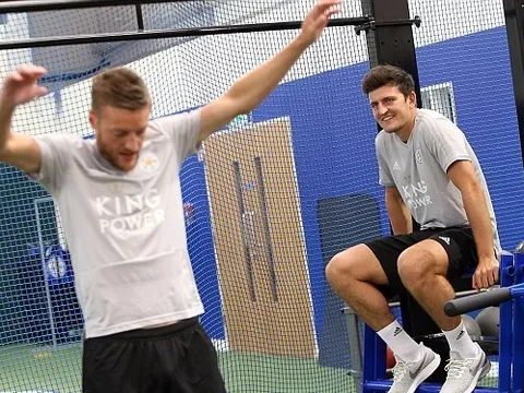 Harry Maguire cười rạng rỡ trước tin đồn đến Man Utd
