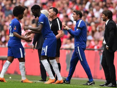 5 điểm nhấn Chelsea 2-0 Southampton: 'Quyền lực' Arsenal; Conte suýt gây họa