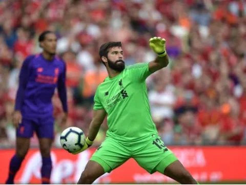 5 điểm nhấn Liverpool 5-0 Napoli: "Pirlo" Alisson, Salah xóa tan hoài nghi
