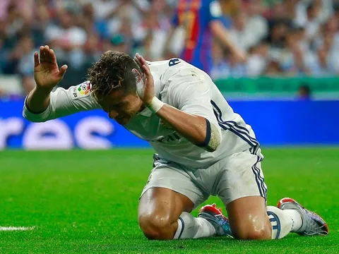 5 điểm nhấn Real 2–3 Barca: Ronaldo cúi đầu trước Messi
