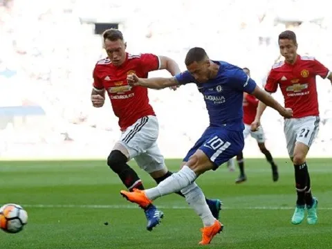 Man Utd giờ nhìn đâu cũng thấy... yếu
