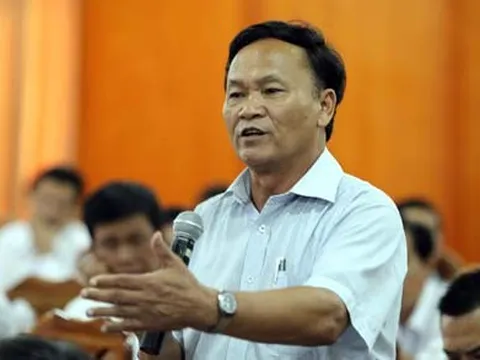 “Khổng Minh xứ Nghệ” lý giải việc bầu Tú tung cờ trắng