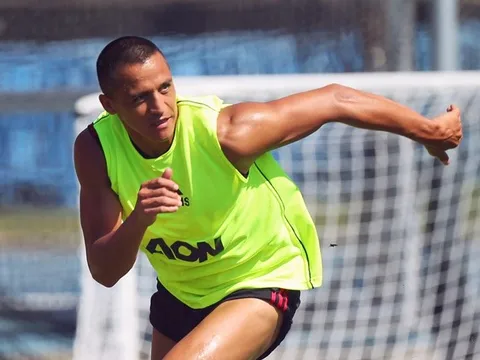 6 điều thú vị trong buổi tập của Man Utd: Sanchez 'hóa' Michael Jackson; Pereira 'chọc ghẹo' Martial