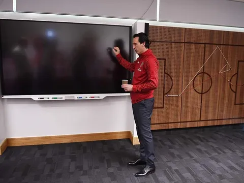 HLV Unai Emery hào hứng trong ngày đầu ở London Colney