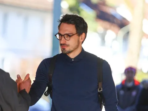 Mats Hummels như một nhà văn khi hành quân đến Tây Ban Nha