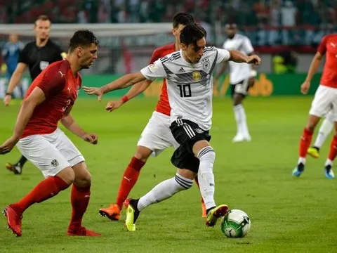 Cha Ozil khuyên con trai mau chóng chia tay đội tuyển quốc gia