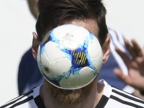 Người Argentina đang đánh giá quả bóng hơn cả tài năng