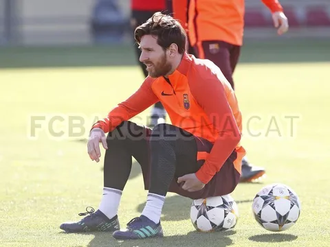 Messi nghĩ cách đánh bại AS Roma