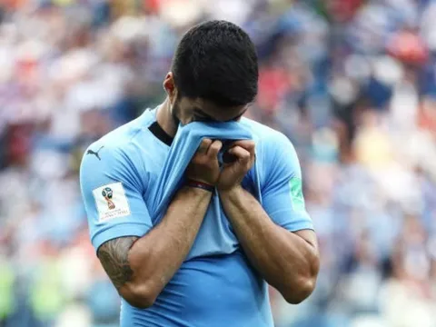Luis Suarez rơi lệ trong ngày Uruguay chia tay World Cup 2018