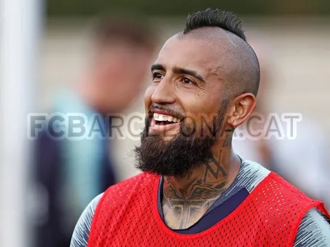 Arturo Vidal bị GẠCH TÊN khỏi trận Siêu cúp Tây Ban Nha?