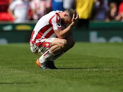 Khoảnh khắc đáng nhớ vòng 37 Premier League - Chuông nguyện hồn ai