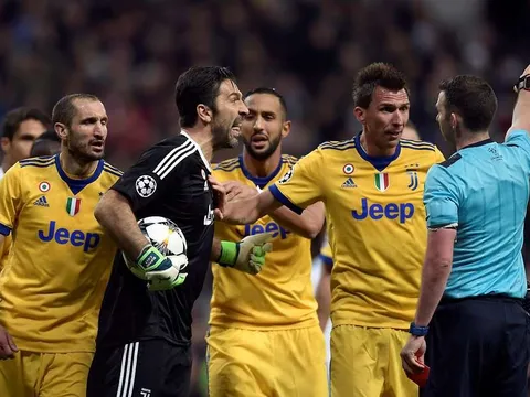 Câu chuyện bí ẩn nào xảy ra trong đường hầm sau trận Juve - Real?