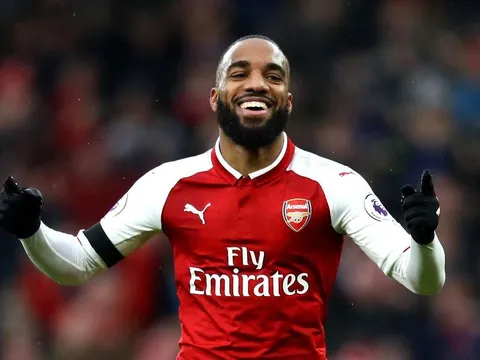 Phản ứng hài hước của Alexandre Lacazette khi phải trở lại Arsenal