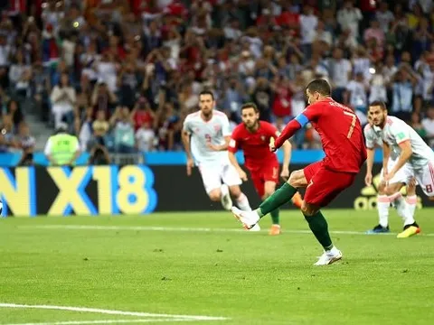 Huyền thoại Alan Shearer hạ thấp hat-trick của Ronaldo vào lưới TBN
