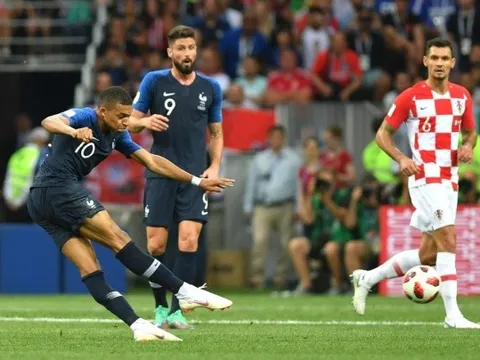 Pele chào mừng Mbappe tới ngôi đền huyền thoại