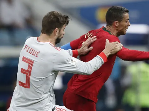 "Ronaldo có thói quen ăn vạ"