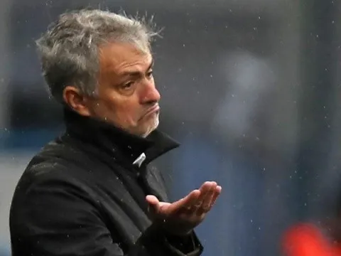 Fan Liverpool chỉ trích Mourinho là kẻ đạo đức giả