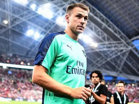 Aaron Ramsey lại chấn thương, Chelsea hết hứng