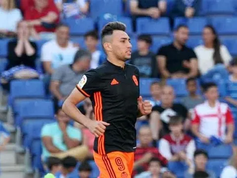 Ajax hỏi mua sao trẻ Barca