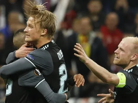Ajax vào chung kết: 'Chiến thắng cho bóng đá'