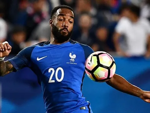 Alexandre Lacazette: 'Bom tấn' gây tranh cãi?