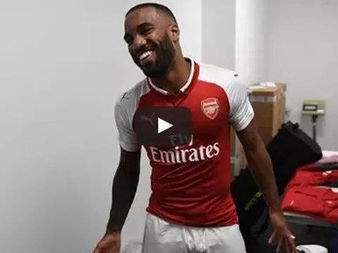 Alexandre Lacazette 'quẩy' tưng bừng trong ngày đầu ở Arsenal
