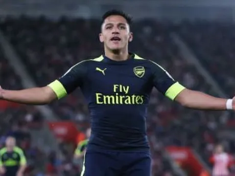 Alexis Sanchez ghi bàn giữa rừng cầu thủ Southampton