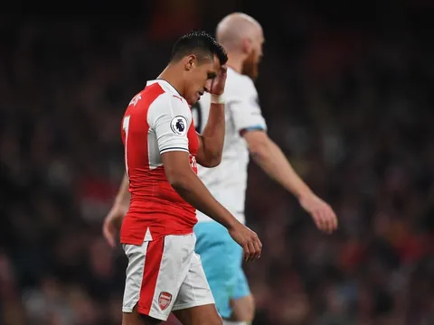 Alexis Sanchez giảm sút đáng lo ngại so với năm 2016