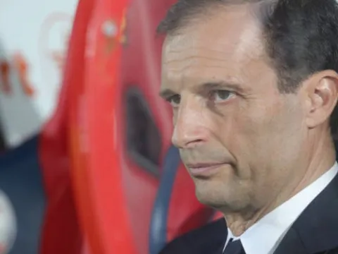 Allegri chết lặng trên ghế huấn luyện vì sự chủ quan của Juventus