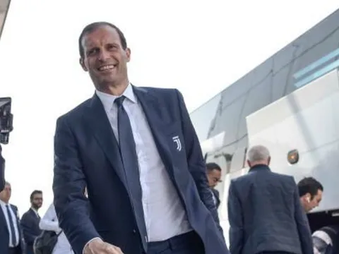 Allegri tươi rói khi dẫn đoàn Juventus tiến đánh Thủ Đô