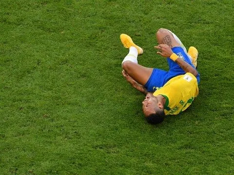 Ăn vạ tại World Cup, Neymar bị truyền thông vùi dập