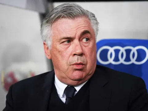 Ancelotti đến Napoli, domino HLV đổ?