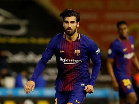Không hạnh phúc, sao Barca phân vân giữa Liverpool hoặc AC Milan