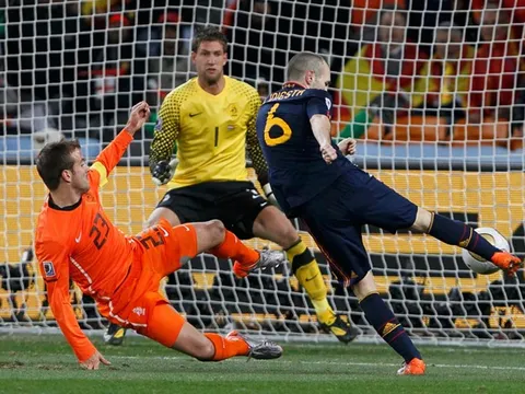 Iniesta nhận đặc ân từ Hoàng gia Tây Ban Nha