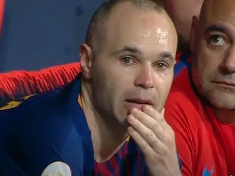 Andres Iniesta bật khóc trong trận chung kết cuối cùng với Barca