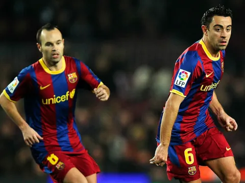 Andres Iniesta kết hợp cực hay cùng Xavi